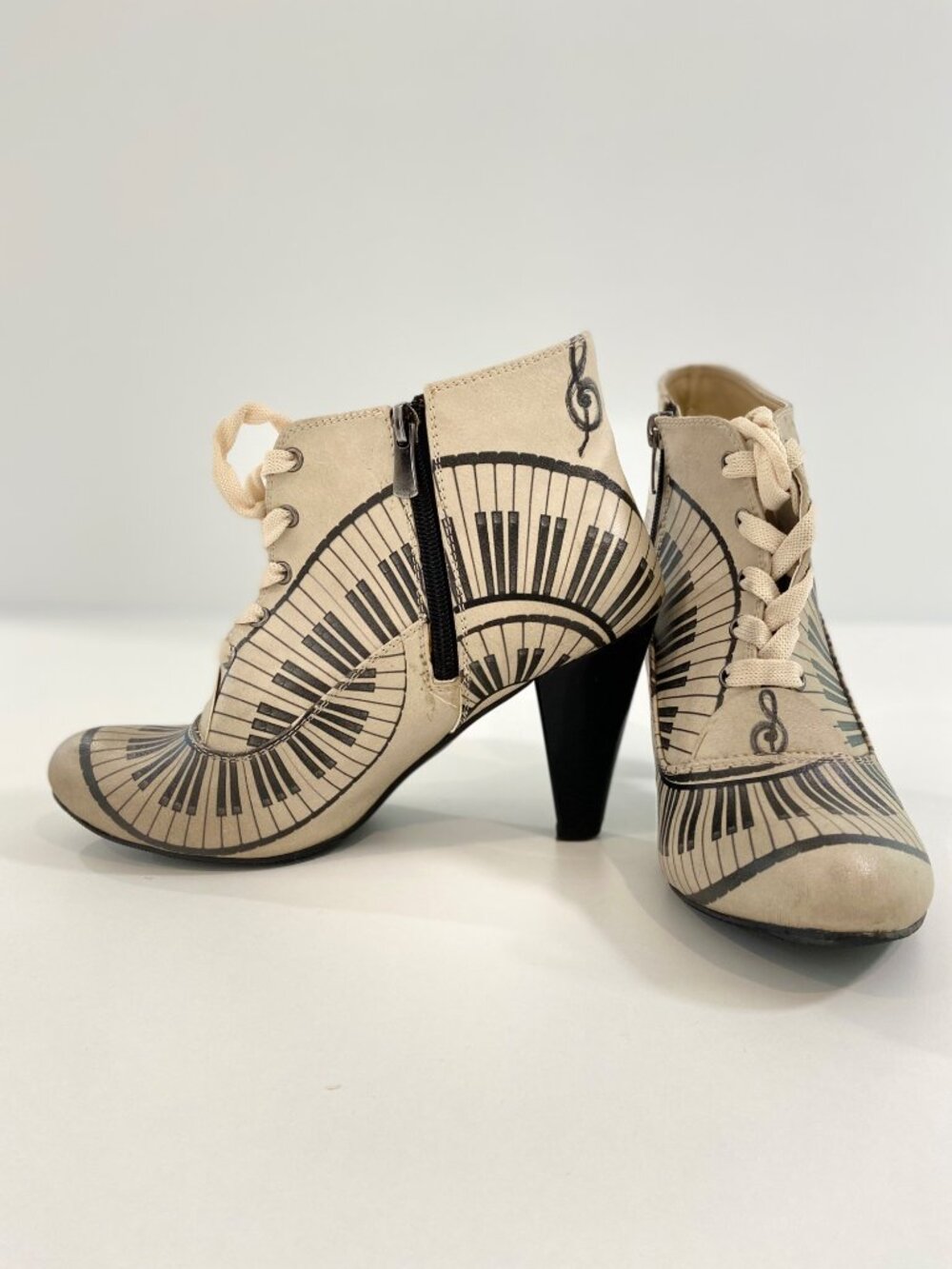 Music Note Piano Keyboard Shoes Music Teacher Novelty Flats Black White Size 38 - Picture 5 of 14